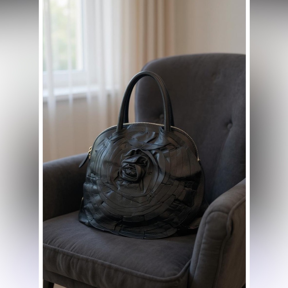 AUTHENTIC VALENTINO GARAVANI PETALE BLACK NAPPA LEATHER ROSETTE DOME BAG